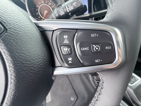 Used 2026 Jeep Wrangler Unlimited Sahara AWD/4WD image 16