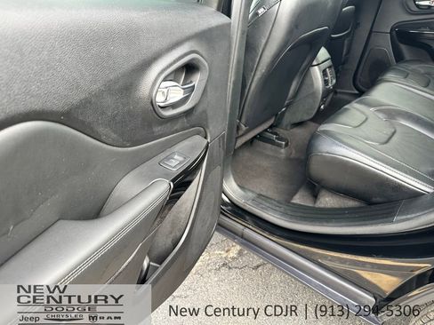 Used 2023 Jeep Cherokee Altitude Lux AWD/4WD image 10