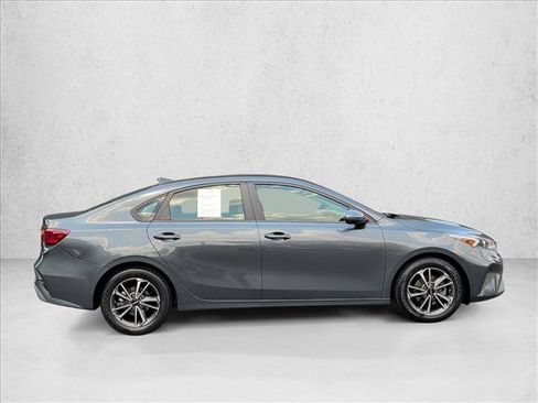 Used 2022 Kia Forte LXS FWD image 4