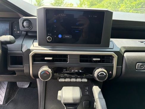 Used 2025 Toyota Tacoma SR AWD/4WD image 21