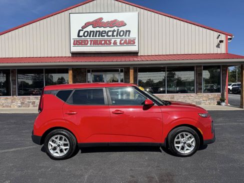 Used 2020 Kia Soul S FWD image 3