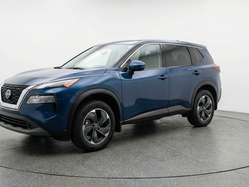Used 2025 Nissan Rogue SV AWD/4WD image 3