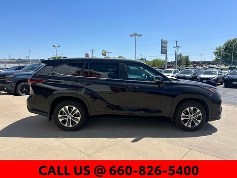 Used 2024 Toyota Highlander XLE image 4