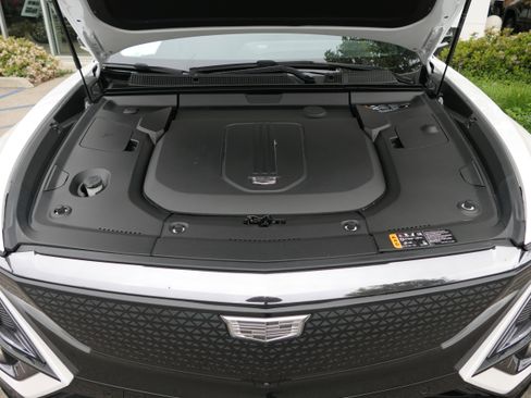 Certified 2024 Cadillac Lyriq Sport image 29