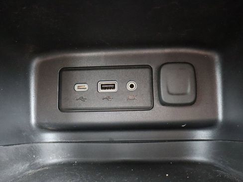 Used 2023 Chevrolet Equinox LS w/ Midnight Edition FWD image 17