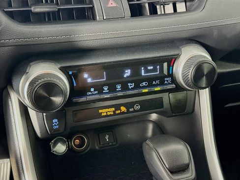 Used 2020 Toyota RAV4 LE image 17