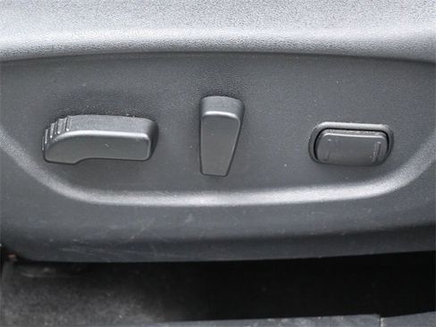 Used 2017 Nissan Rogue SV image 10