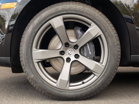 Certified 2026 Porsche Macan AWD/4WD image 12