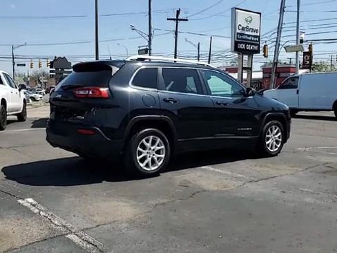 Used 2016 Jeep Cherokee Latitude w/ Cold Weather Group FWD image 8