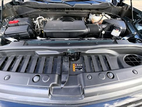 Used 2025 Chevrolet Silverado 1500 LT Trail Boss w/ Convenience Package II AWD/4WD image 9