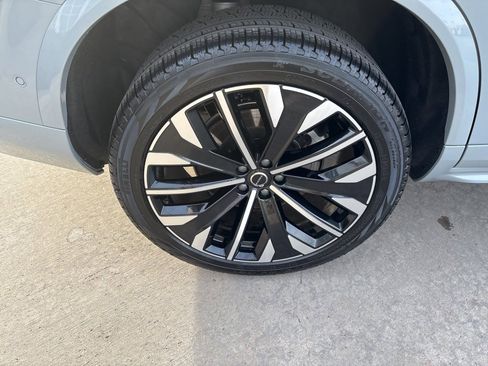 Certified 2025 Volvo XC90 B6 Plus image 15