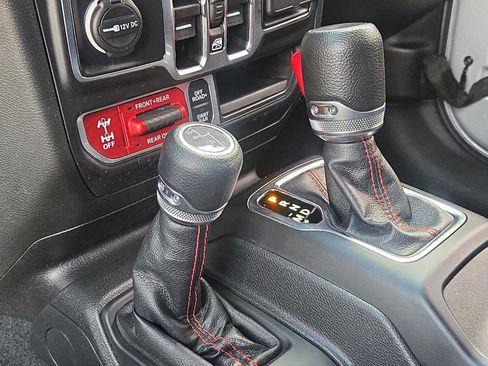 Used 2023 Jeep Wrangler Unlimited Rubicon image 32