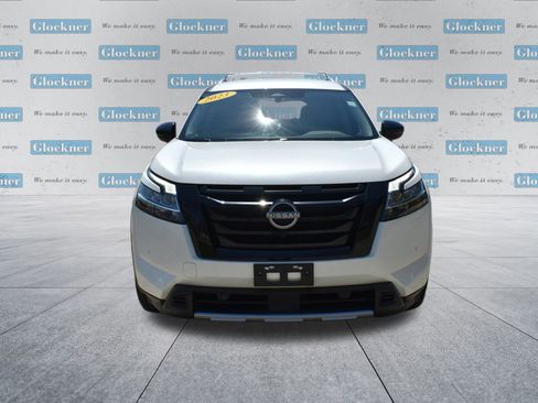 Used 2023 Nissan Pathfinder SL AWD/4WD image 2