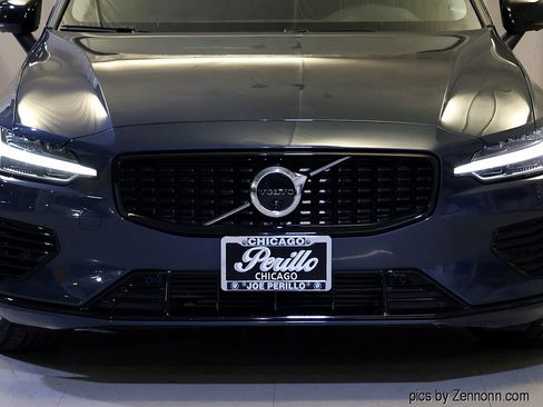 Used 2023 Volvo S60 T8 Plus image 6