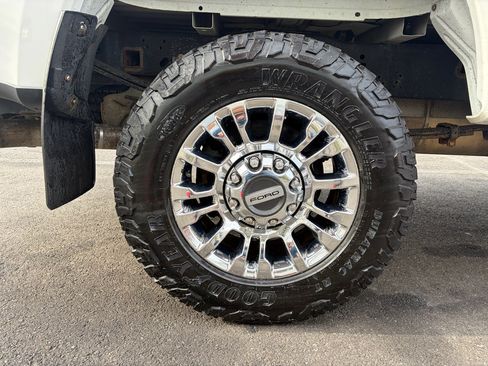 Used 2020 Ford F250 Lariat w/ Chrome Package image 18