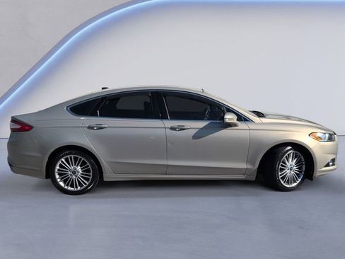 Used 2015 Ford Fusion SE w/ Equipment Group 202A FWD image 3