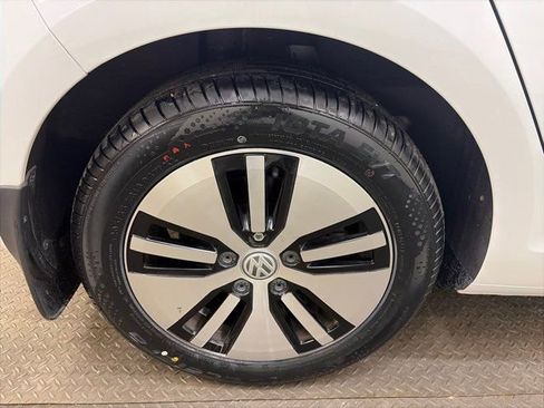 Used 2016 Volkswagen e-Golf SEL Premium image 37