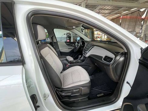 Used 2018 Chevrolet Equinox LS FWD image 17