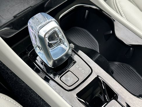 Used 2026 Volvo XC40 B5 Plus AWD/4WD image 24