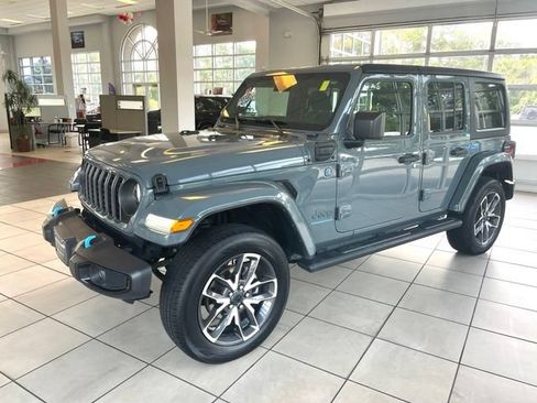 Certified 2024 Jeep Wrangler Unlimited w/ Convenience Group AWD/4WD image 4