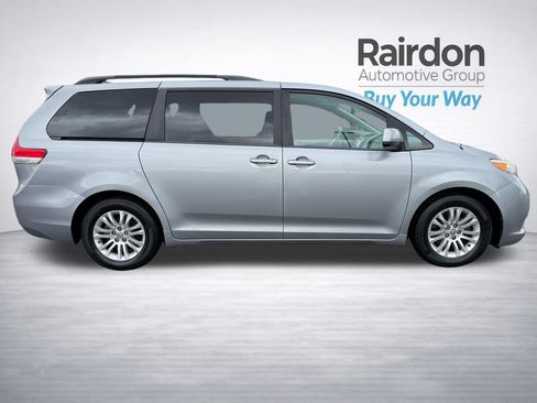 Used 2012 Toyota Sienna XLE FWD image 8