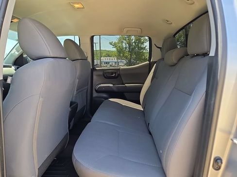 Used 2019 Toyota Tacoma SR5 AWD/4WD image 17