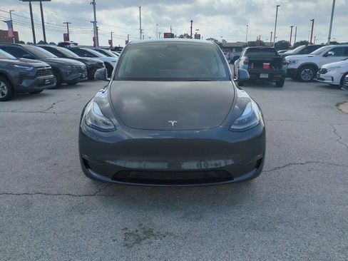 Used 2023 Tesla Model Y AWD image 3