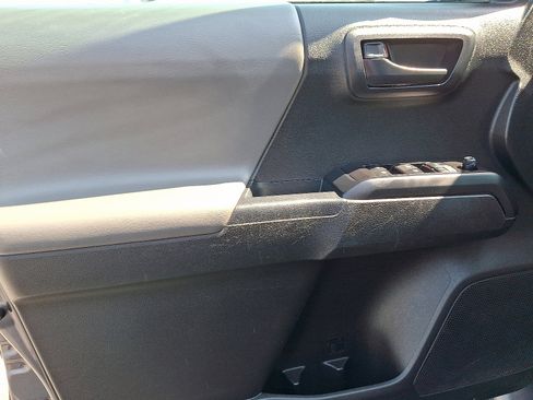 Used 2022 Toyota Tacoma SR image 12