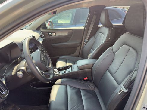 Certified 2023 Volvo XC40 B5 Plus w/ Driver Assist Package image 19