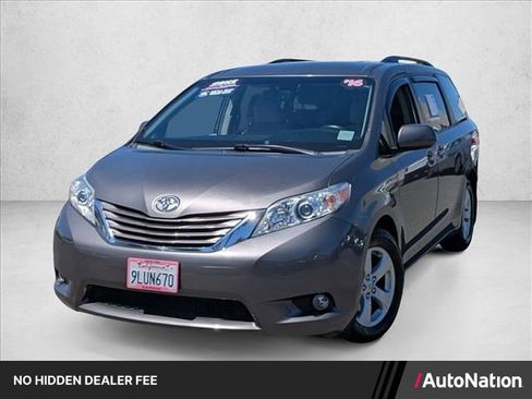 Used 2016 Toyota Sienna LE FWD image 1