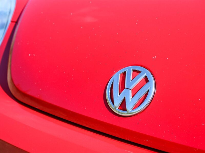 Used 2018 Volkswagen Beetle 2.0T S FWD image 12