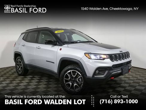 Used 2026 Jeep Compass Trailhawk AWD/4WD image 1
