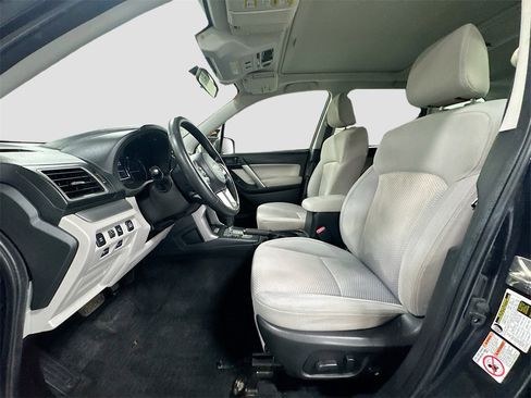 Used 2017 Subaru Forester 2.5i Premium image 18