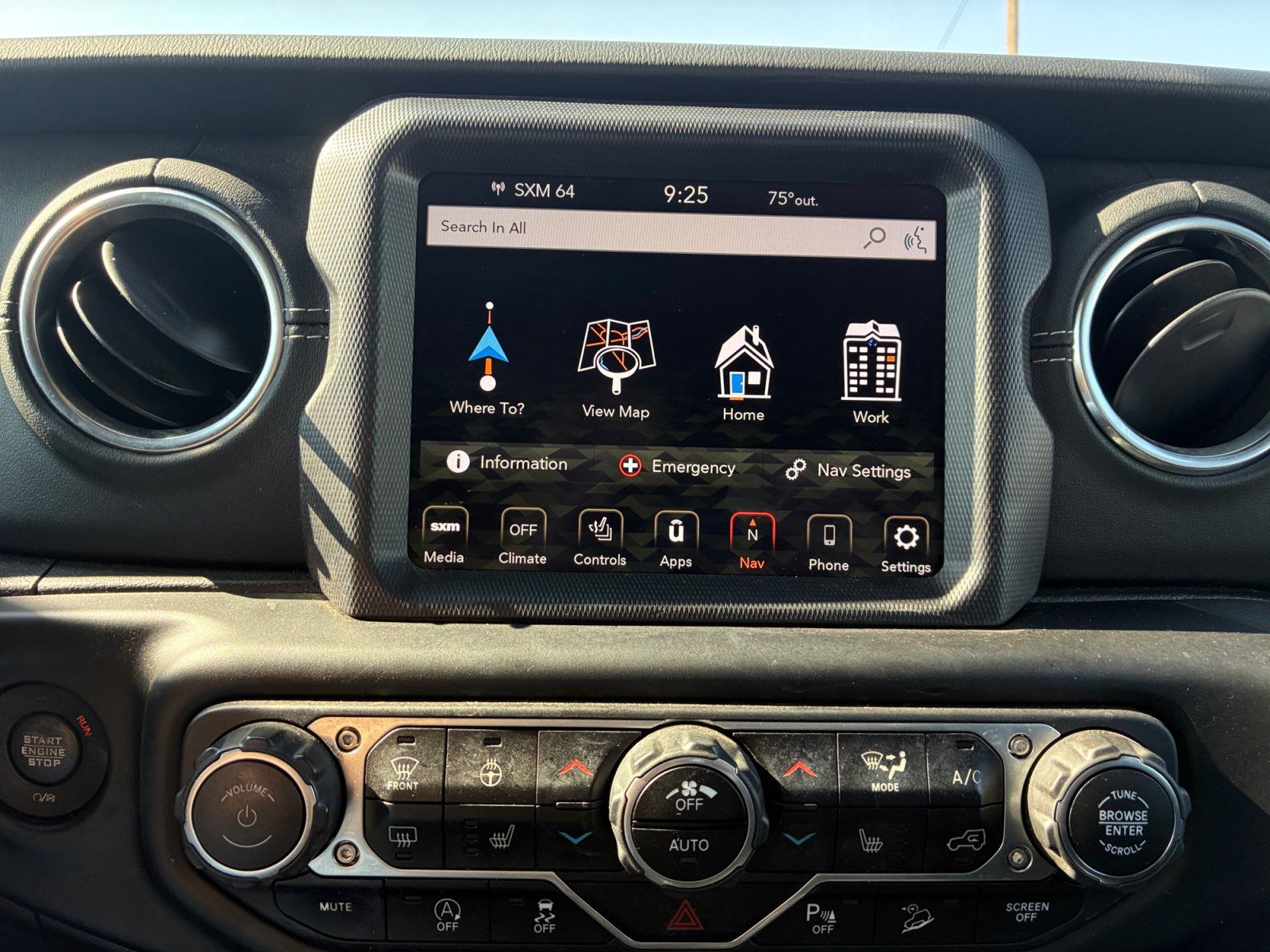 Used 2020 Jeep Wrangler Unlimited Sahara AWD/4WD image 27