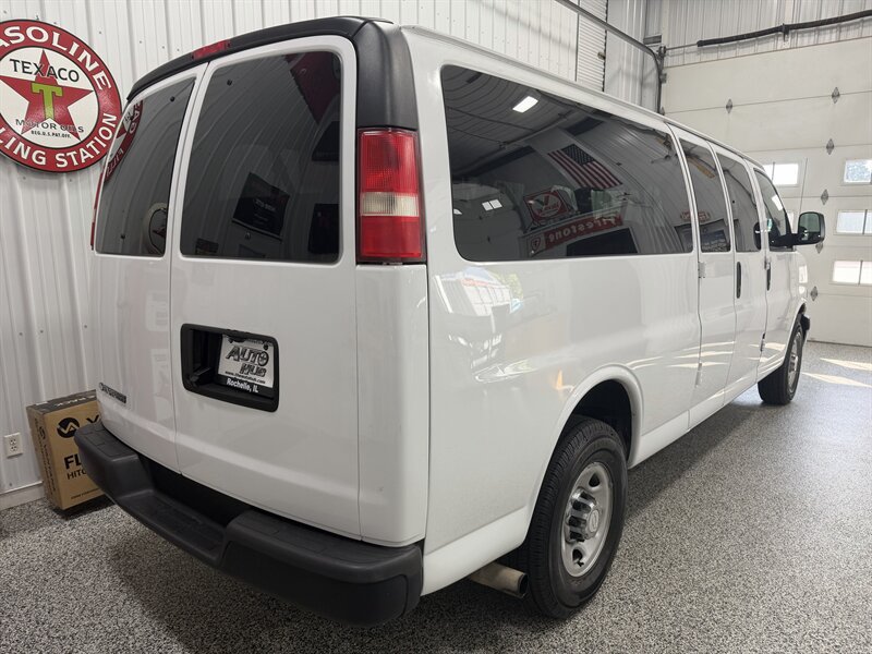 Used 2017 Chevrolet Express 3500 LT w/ LT Preferred Equipment Group RWD image 22