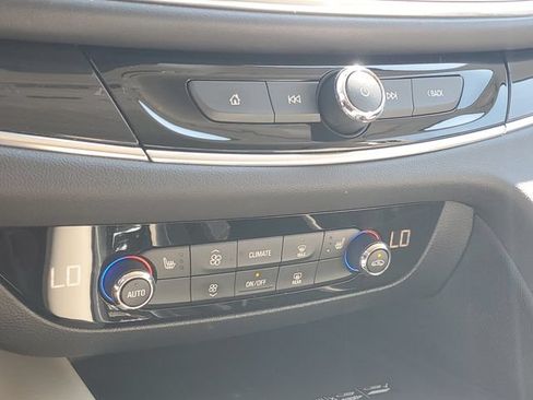 Certified 2024 Buick Enclave Essence FWD image 28