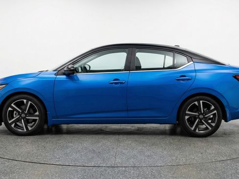 Used 2025 Nissan Sentra SV image 5