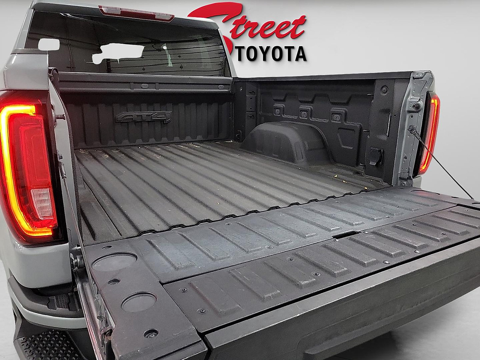 Used 2024 GMC Sierra 1500 AT4 AWD/4WD image 7