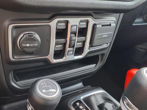 Used 2025 Jeep Wrangler Unlimited Sport AWD/4WD image 25