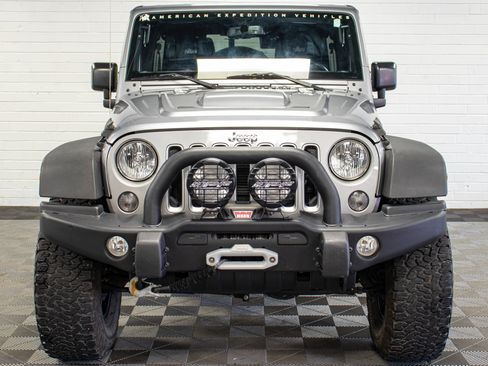 Used 2016 Jeep Wrangler Unlimited Sahara w/ Connectivity Group AWD/4WD image 8