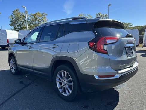 Used 2024 GMC Terrain SLT image 3