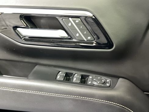 Certified 2025 Chevrolet Suburban Premier image 24