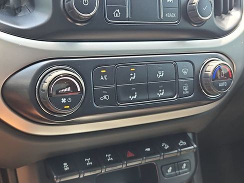 Used 2022 Chevrolet Colorado ZR2 AWD/4WD image 23