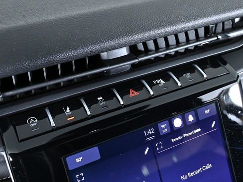 Used 2024 Jeep Grand Cherokee L Laredo image 18