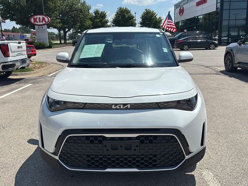 Used 2025 Kia Soul LX FWD image 2