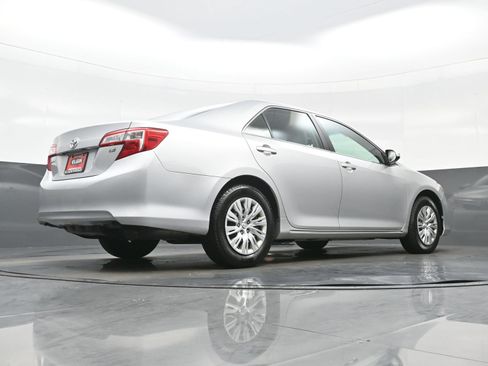 Used 2014 Toyota Camry LE FWD image 31