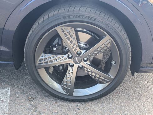 Used 2025 Genesis GV70 3.5T Sport w/ Sport Prestige Package image 9