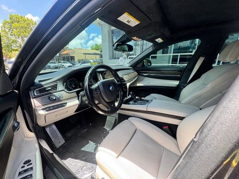 Used 2015 BMW 750i w/ M-Sport Package RWD image 10
