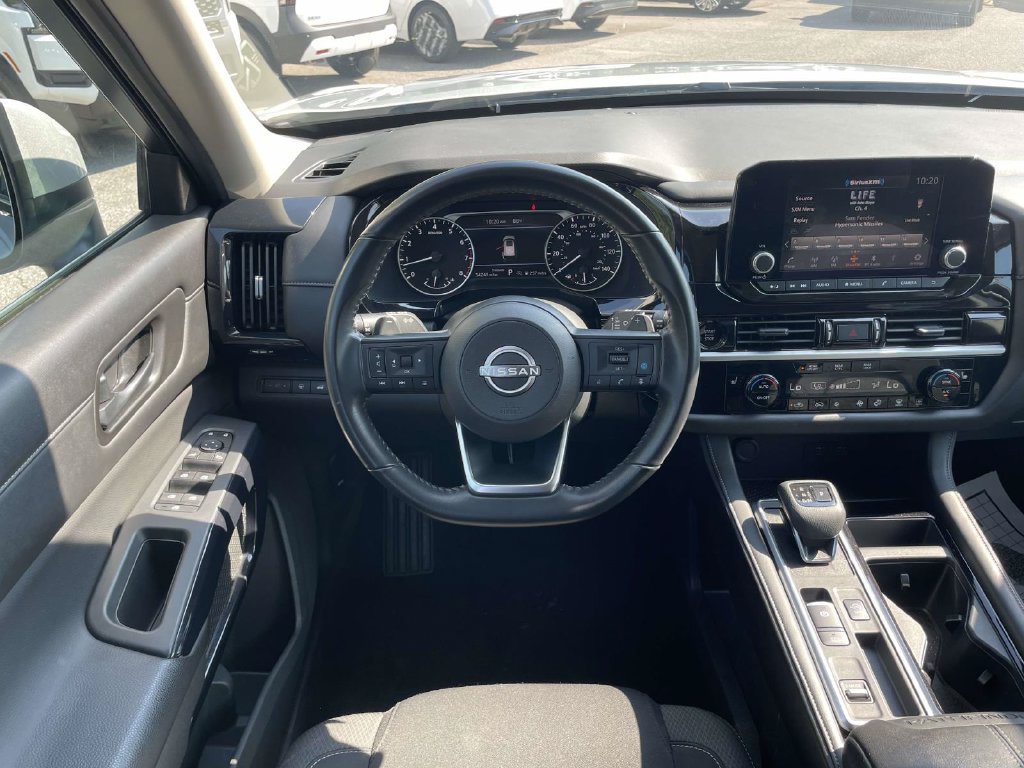 Used 2025 Nissan Pathfinder SV FWD image 14