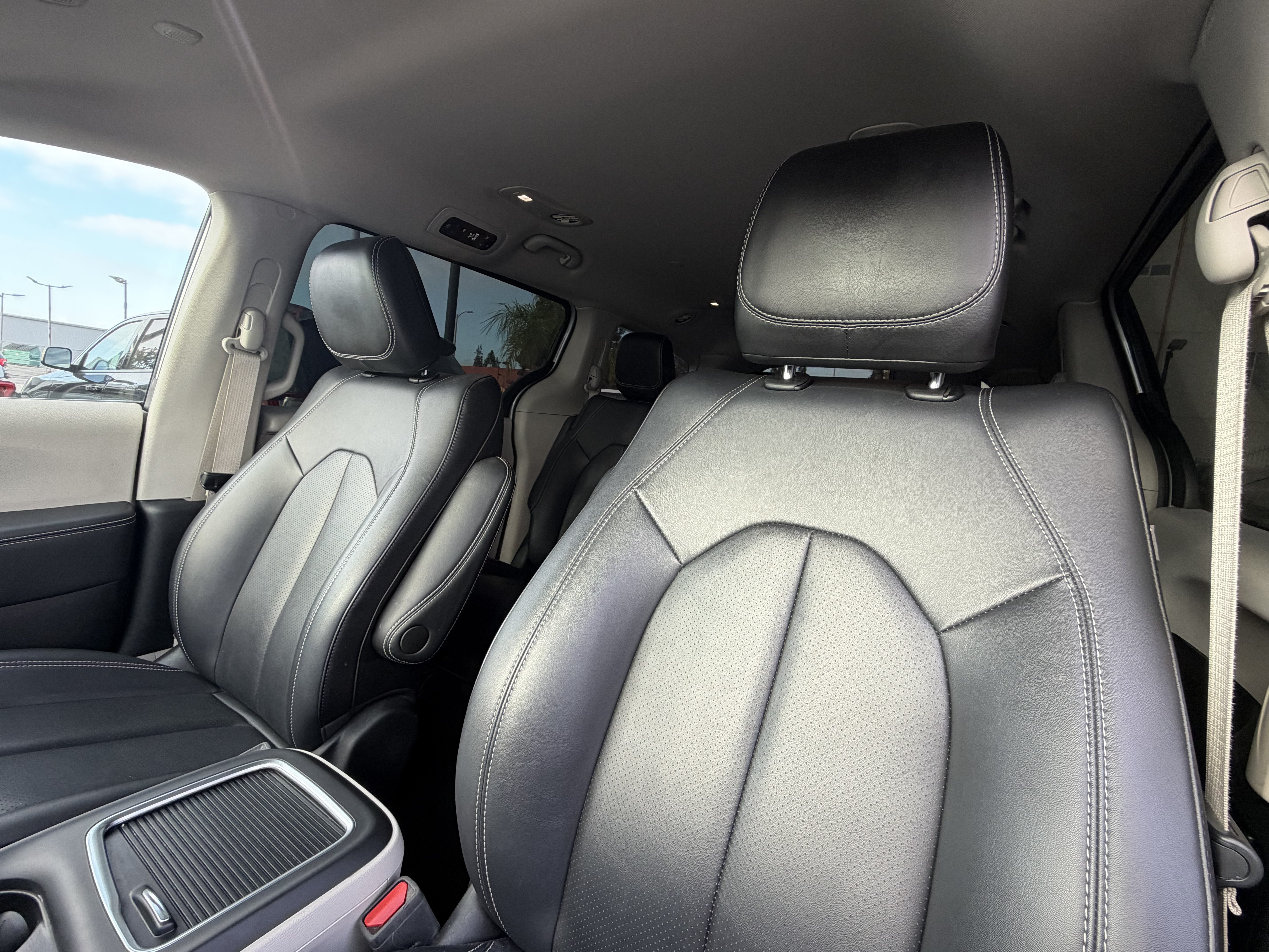 Certified 2024 Chrysler Pacifica Limited FWD image 24